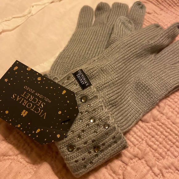 Victoria's Secret Accessories - NWT VS Gloves